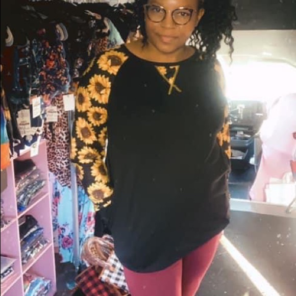 Sunflower pull over top with side POCKETS!! - Picture 3 of 3